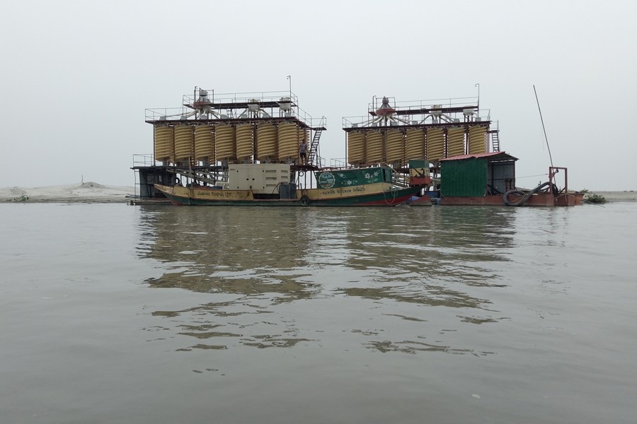 Photo shows sand of the Brahmaputra River in Balasighat area of Fulchhari upazila under Gaibandha district— FE photo