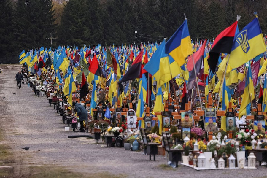 A man visits graves of the killed Ukrainian defenders, amid Russia's attack on Ukraine, at the Lychakiv cemetery in Lviv, Ukraine November 27, 2025. REUTERS/Roman Baluk
