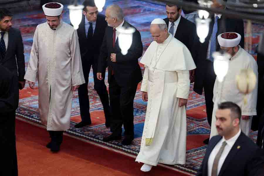 Pope Leo XIV visits the Sultanahmet Mosque, known as the Blue Mosque, during his first apostolic journey, in Istanbul, Turkey, November 29, 2025.