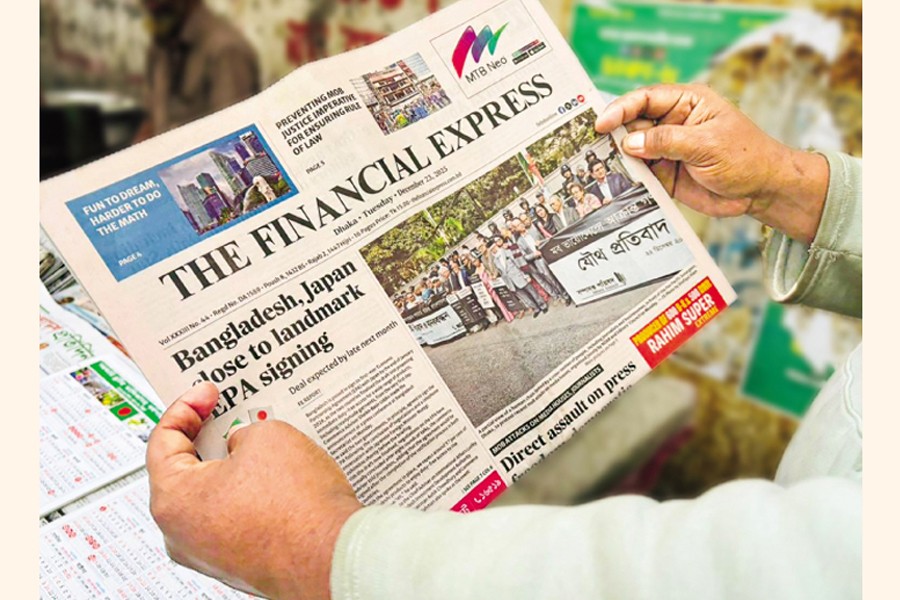 A man reading a newspaper. — Photo: Md Imran