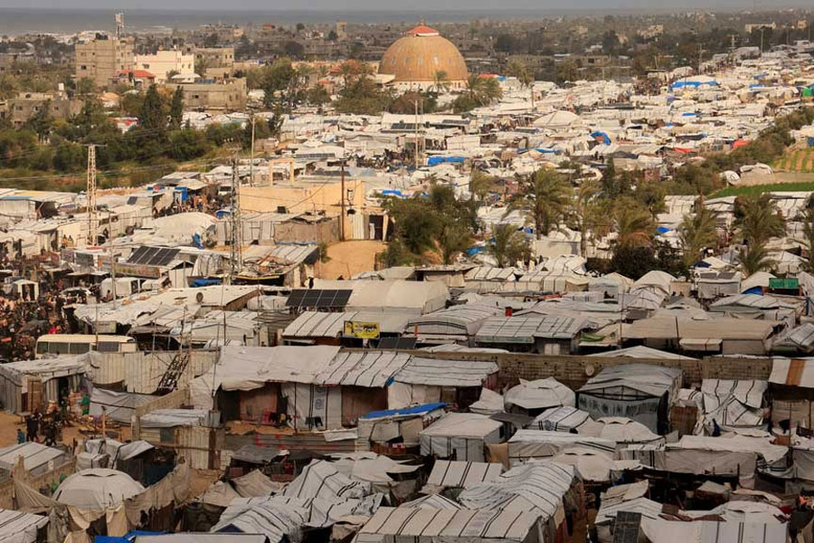 Displaced Palestinians shelter at a tent camp in Khan Younis, southern Gaza Strip, Jan 14, 2026.