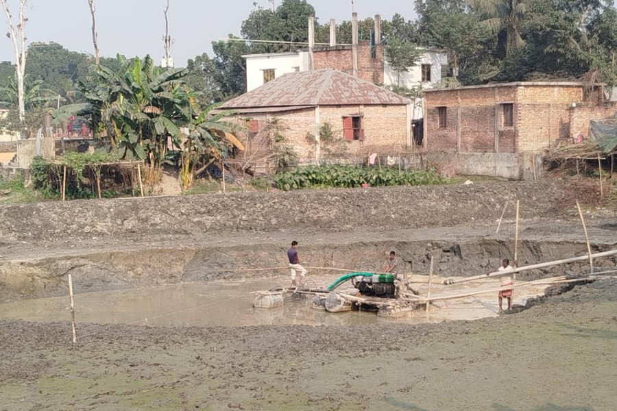 The photo shows sand is being illegally extracted from a river at Helencha village adjacent to the Saghata-Bonarpara road in Saghata upazila of Gaibandha district — FE Photo
