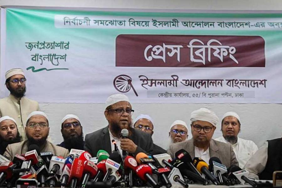 A vehicle carrying Tetsuya Yamagami, who is accused of fatally shooting former Prime Minister Shinzo Abe, enters the Nara District Court in Nara, western Japan, Jan 21, 2026, in this photo taken by Kyodo.