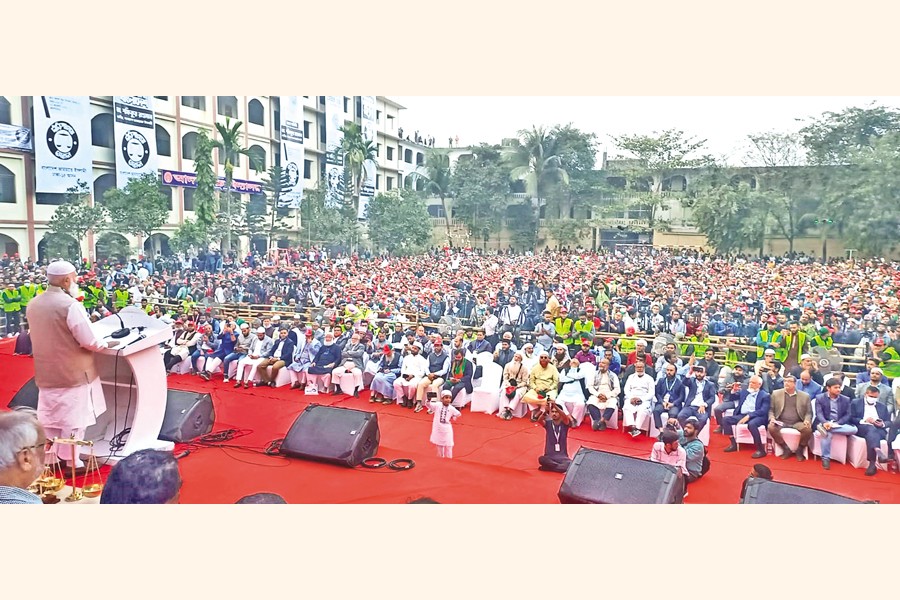 Bangladesh Jamaat-e-Islami Ameer Dr Shafiqur Rahman launches his election campaign by speaking at a gathering at Adarsha High School in the capital's Mirpur-10 on Thursday — Focus Bangla