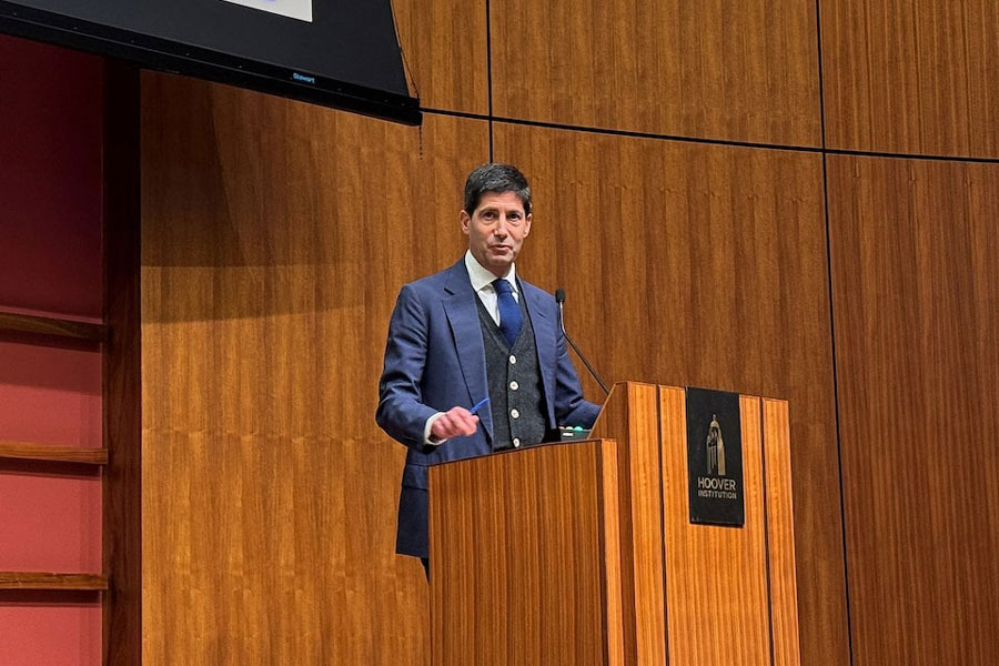 Former US Federal Reserve Governor Kevin Warsh speaks during a monetary policy conference at Stanford University’s Hoover Institution in Palo Alto, California, US, May 9, 2025.