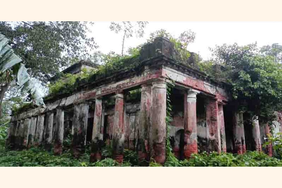 The photo shows Indigo Kuthi building at Khalishpur in Maheshpur upazila of Jhenaidah district — FE Photo