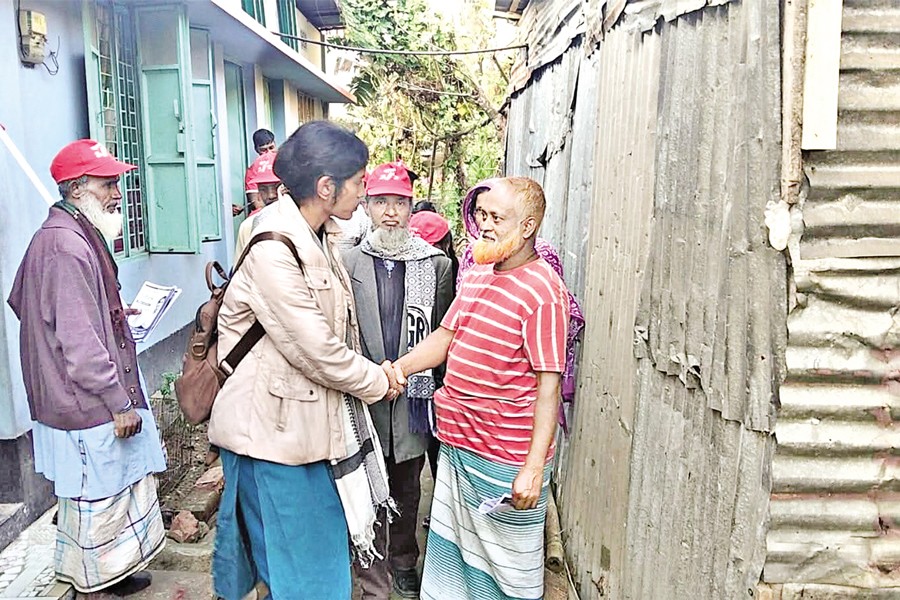 Dr Manisha Chakraborty, a candidate of Bangladesher Samajtantrik Dal for Barishal-5 constituency in the upcoming parliamentary elections, seeks votes on Monday. — Collected