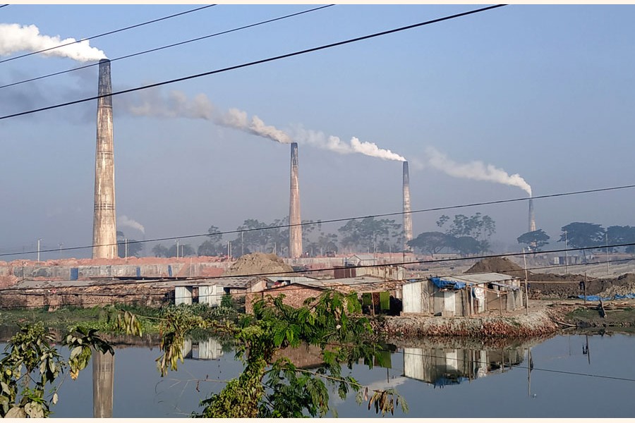 The photo shows cluster of brick kilns operating at Singair Upazila's Baldhara Union in Manikganj district — FE Photo