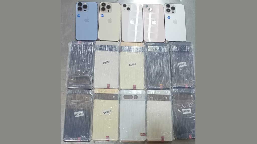 Customs seize phones, cigarettes worth Tk 1m from Dubai returnee at Chattogram airport