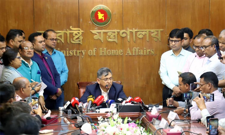 Home Minister Salahuddin Ahmed spoke to journalists today after a meeting with the chiefs of forces under the Home Ministry at the Bangladesh Secretariat. Photo: BSS