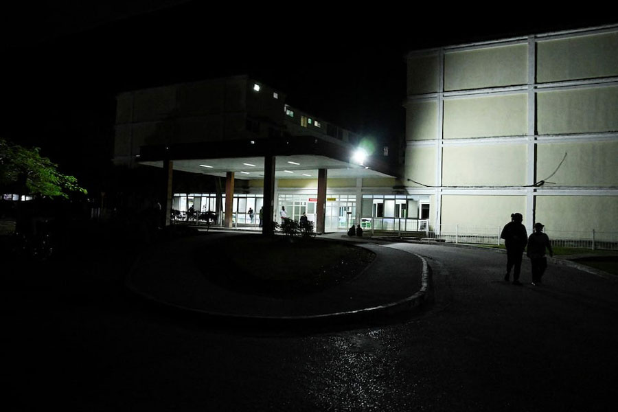 People approach the entrance of the Provincial Clinical–Surgical Hospital "Arnaldo Milian Castro," where, according to local information, injured people were being treated after an armed incident involving a Florida-registered speedboat and a Cuban patrol, at a time of heightened tensions with the United States, in Santa Clara, Cuba, February 25, 2026.
