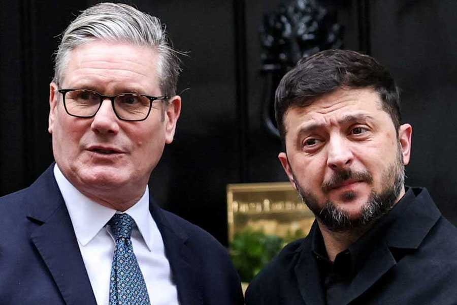 British Prime Minister Keir Starmer greets Ukrainian President Volodymyr Zelensky at 10 Downing Street, as E3 partners France, Germany and Britain meet in London, Britain, Dec 8, 2025.