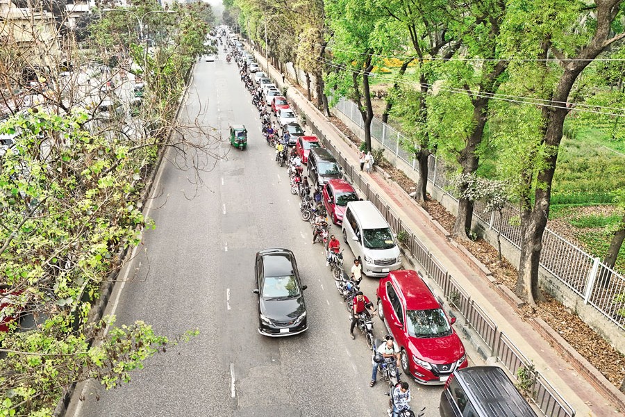 Rumours of fuel scarcity trigger long queues at fuel stations across the city. On Monday, many filling stations closed, citing shortages. The photo was taken at the Ganabhaban area on Mirpur Road in the capital. — FE Photo by K Asad-Uz-Zaman
