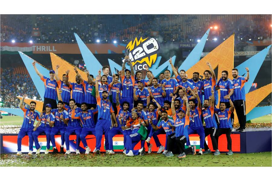 Cricket - ICC Men's T20 World Cup 2026 - Final - India v New Zealand - Narendra Modi Stadium, Ahmedabad, India - Mar 8, 2026 India's Suryakumar Yadav lifts the trophy as he celebrates with teammates after winning the ICC Men's T20 World Cup