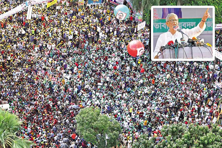 BNP Secretary General Mirza Fakhrul Islam Alamgir (inset) speaking at the party's youth rally at Suhrawardy Udyan in the city on Saturday. —FE photo