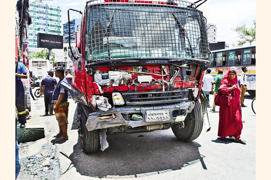 This fire engine while on its way to a fire-incident site rammed into a bus, a car and three battery-run three-wheelers in Chashara area of Narayanganj on Monday as its driver collapsed to a cardiac arrest. —Focus Bangla photo