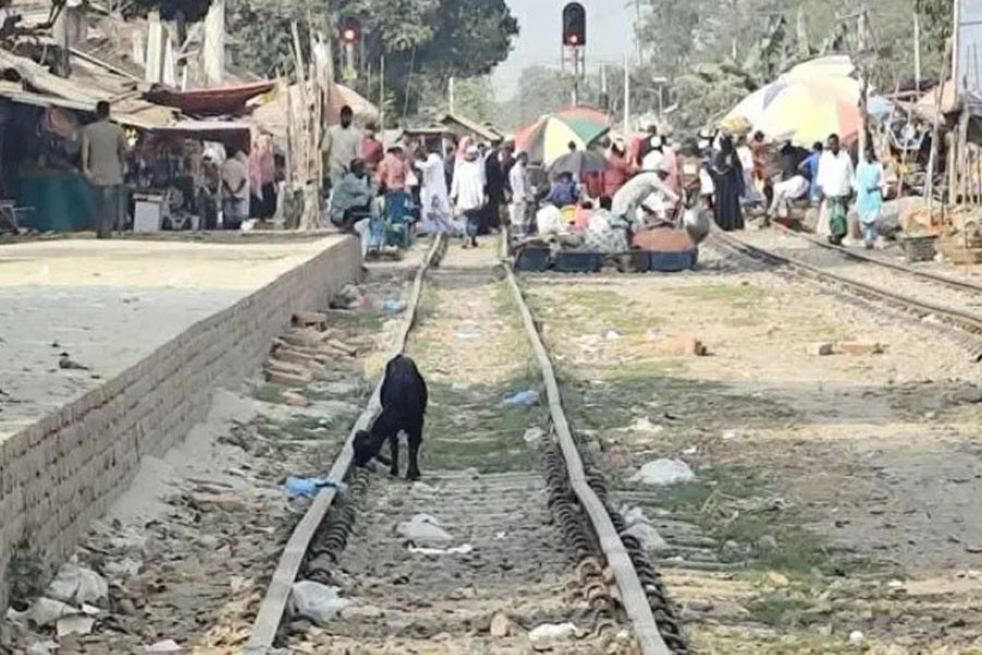 The photo shows dilapidated and risky Rajshahi-Abdulpur railway line under the jurisdiction of the Western Railway in Pabna district — FE Photo