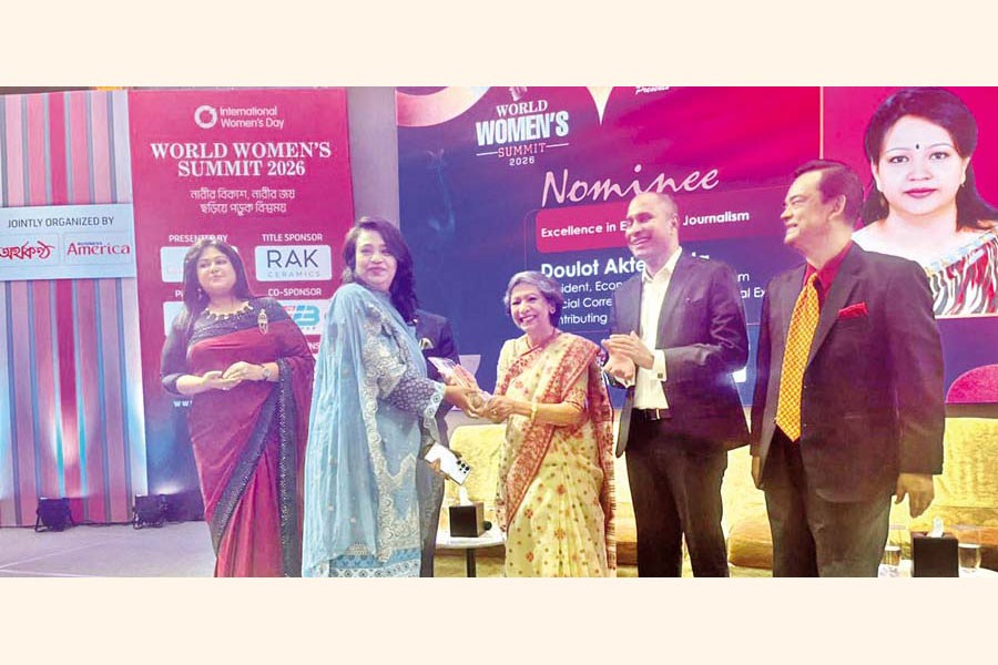 Doulot Akter Mala, president of the Economic Reporters Forum and special correspondent at The Financial Express, receives an award in recognition of her excellence in economic journalism at the World Women Conference in the capital on Tuesday. — FE Photo