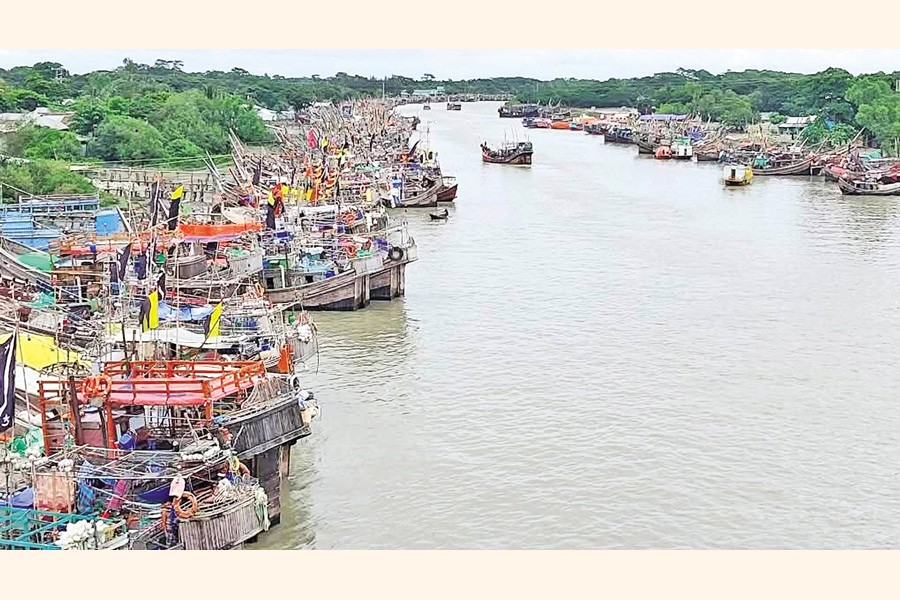 Dozens of fishing trawlers lie idle along the riverbanks in Kalapara upazila of Patuakhali as fishing activities remain suspended amid a fuel oil shortage. The photo was taken on Friday. — Focus Bangla