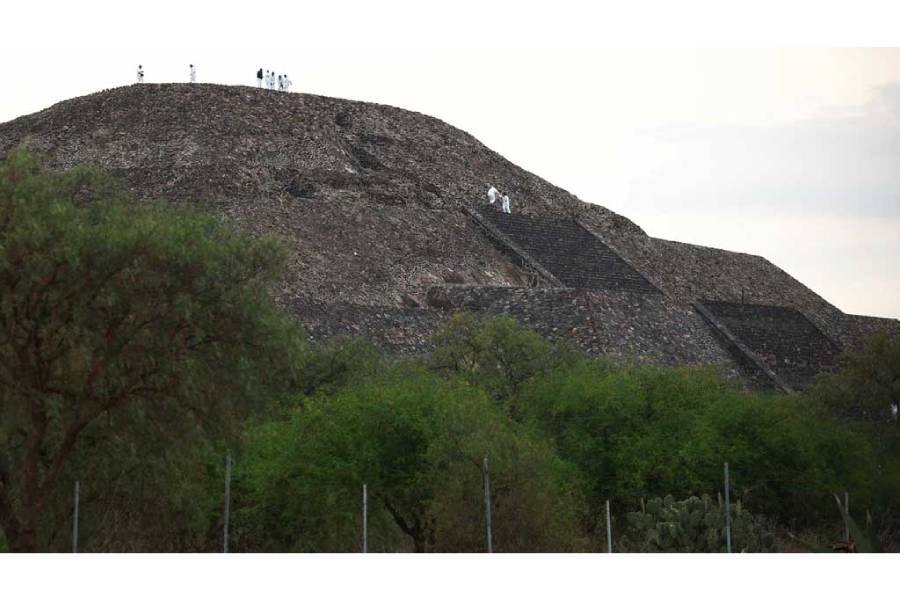 Mexican authorities work on the Pyramid of the Moon at the scene where a man shot dead a Canadian woman and injured several others before killing himself, Mexico's Security Cabinet says, according to preliminary information, at the Teotihuacan pyramids, a popular tourist and archaeological site on the outskirts of Mexico City, Mexico, Apr 20, 2026.