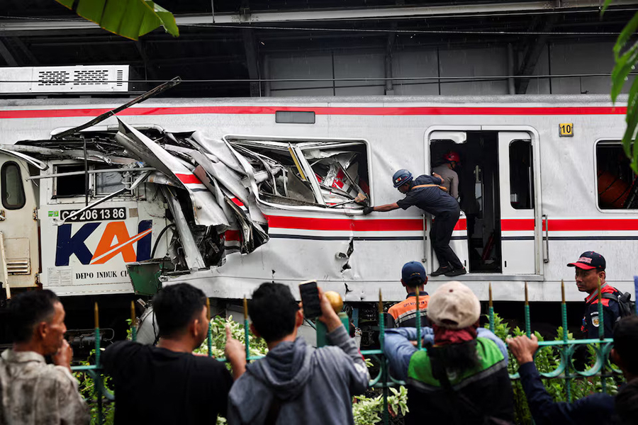 People watch as a technician works at the site after a deadly collision between a commuter line train and a long-distance train, in Bekasi, on the outskirts of Jakarta, Indonesia, on April 28, 2026 — Reuters photo
