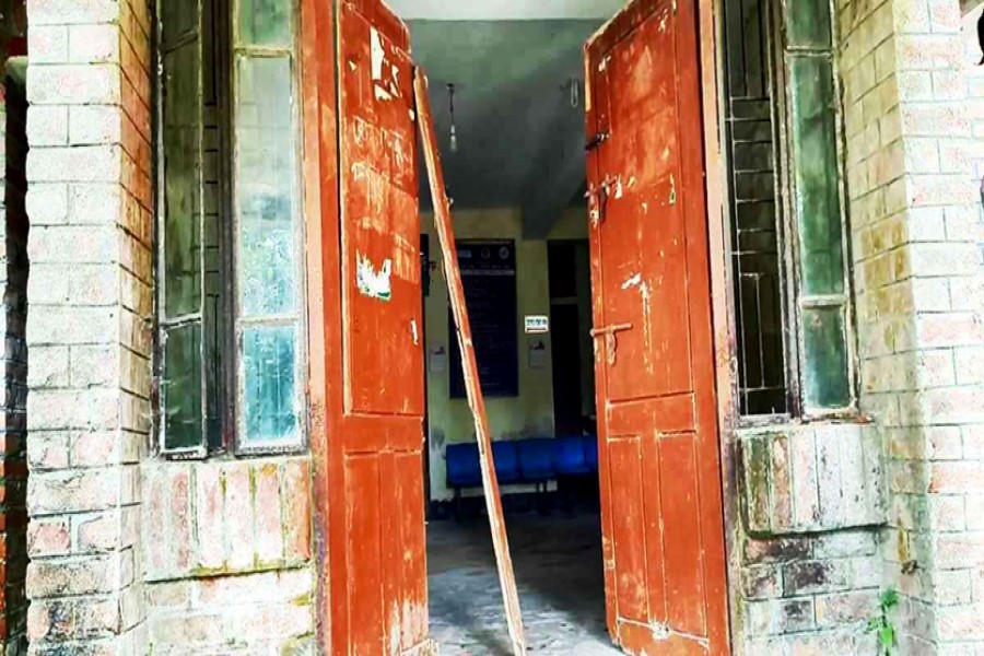 A view of broken doors of the health centre in Gupti Paschim Union of Chandpur's Faridgonj Upazila-FE Photo