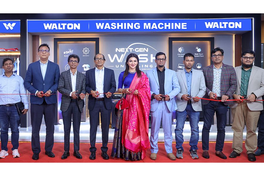 Walton Washing Machine and Home Appliances Brand Ambassador Jaya Ahsan and senior officials pose for a photograph during the unveiling of new models of premium-category washing machines held at Walton Corporate Office in Dhaka recently