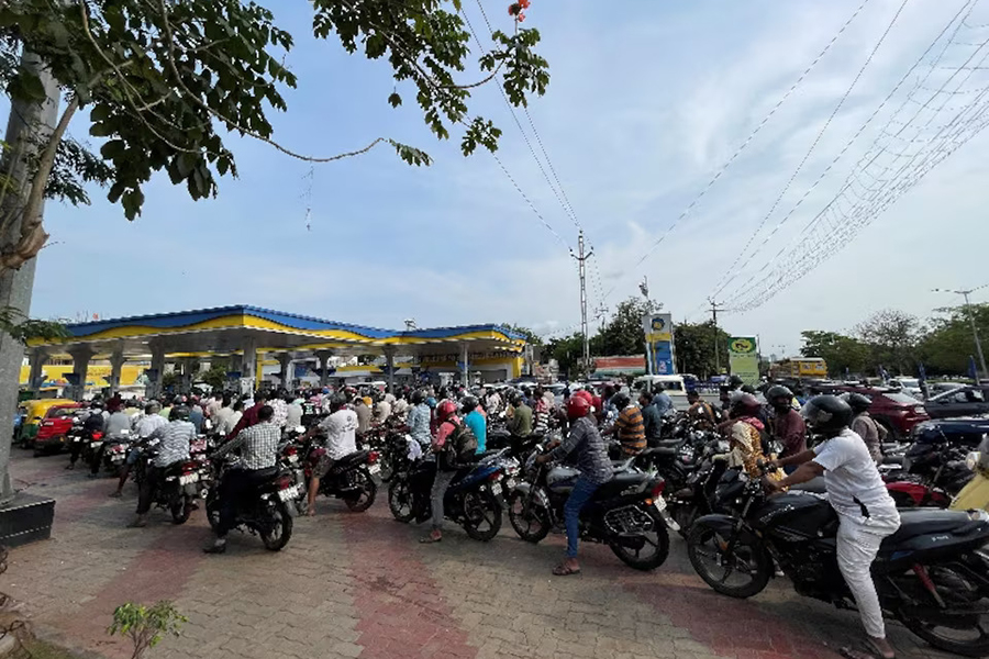 Motorists queue to fill fuel in their vehicles at a fuel station in Bhubaneswar, India, on May 15, 2026 — Reuters photo