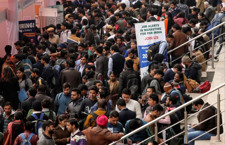 Job seekers attend a job fair in New Delhi, India, January 21, 2019. Picture taken January 21, 2019. REUTERS/Anushree Fadnavis/File Photo