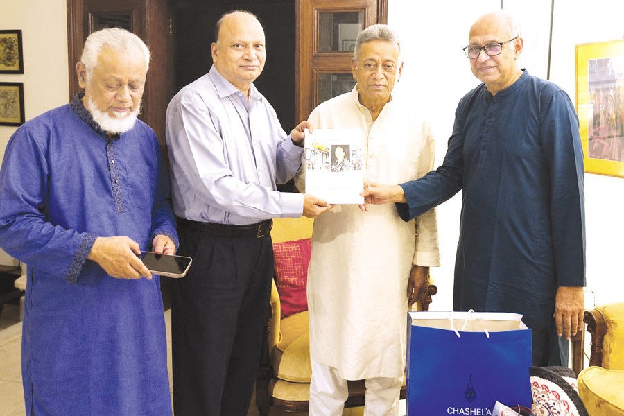 Ghashful Chairman and Chittagong University Senate member Dr Monzur-ul-Amin Chowdhury and the organisation's CEO Aftabur Rahman Jafree hand over Eid gifts to Finance and Planning Minister Amir Khosru Mahmud Chowdhury at his Chattogram residence.