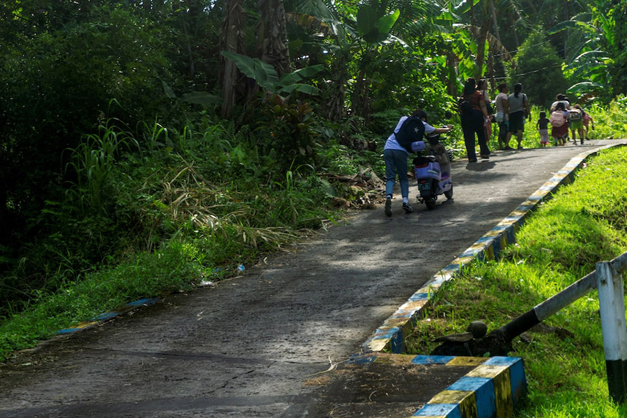 People walk as they evacuate to the highlands after Indonesia’s geophysics agency issued a tsunami warning following an earthquake in Tahuna, Sangihe Islands regency, North Sulawesi province, Indonesia, on June 8, 2026 — Reuters photo