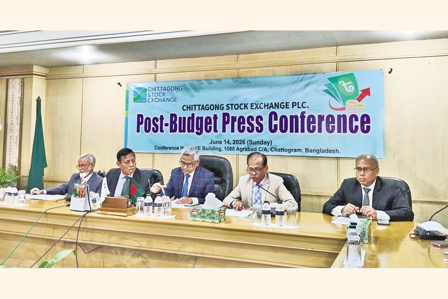 CSE Managing Director MShafiqur Rahman Majumder (second from right) addresses a press conference on Sunday