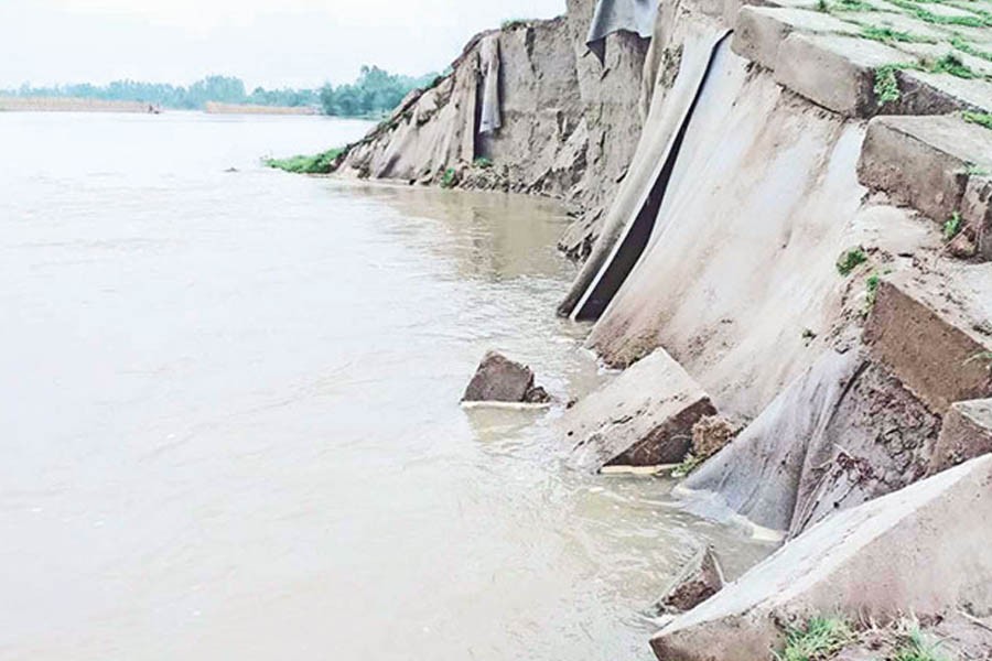 Concrete blocks of Teesta Bridge protection embankment continue to collapse into the river due to erosion, jeopardising the 2nd Teesta Road Bridge at Mahipur in Gangachara Upazila under Rangpur district.-FE Photo