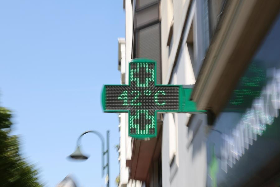 A pharmacy sign displays the outdoor temperature of 42 degrees Celsius in Paris, France, on June 22, 2026 — Xinhua photo