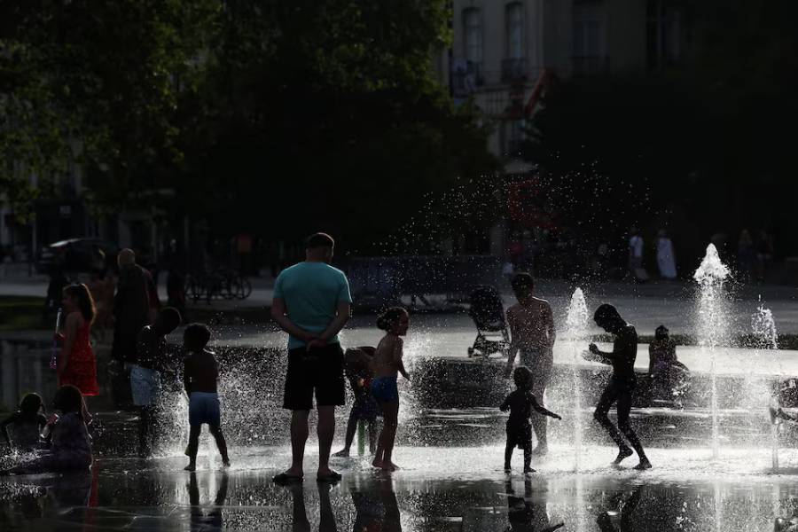 People cool off in the Miroir d'eau (Mirror of Water) in Nantes during a heatwave affecting a large part of France, June 24, 2026.