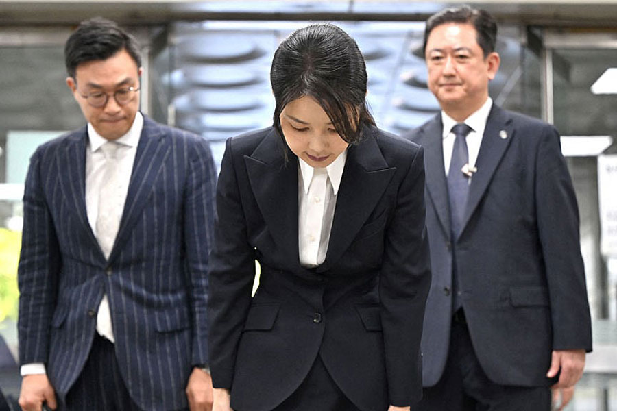 South Korea's former first lady Kim Keon Hee, wife of impeached former president Yoon Suk Yeol, bows as she arrives at a court to attend a hearing to review her arrest warrant requested by special prosecutors at the Seoul Central District Court, in Seoul, South Korea Aug 12, 2025.