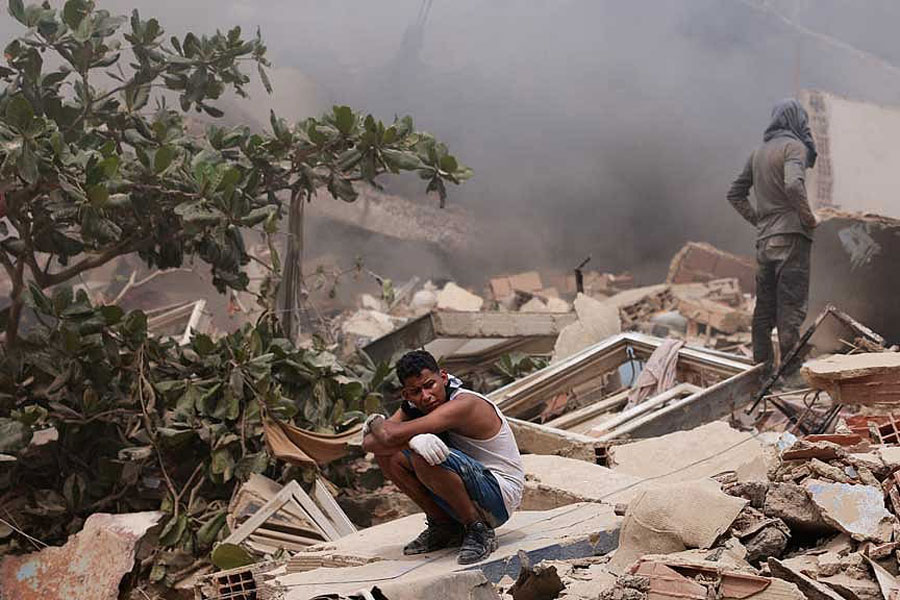 A man reacts amid the rubble of a building after earthquakes hit the country, in La Guaira, Venezuela, Jun 25, 2026.