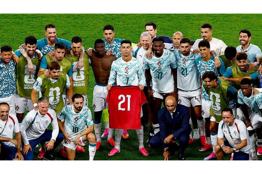 FIFA World Cup 2026 - Round of 32 - Portugal v Croatia - Toronto Stadium, Toronto, Canada - Jul 2, 2026 Portugal's Cristiano Ronaldo and teammates pose with a shirt in memory of former player Diogo Jota ahead of the one year anniversary of his death, as Portugal qualify for the Round of 16 stage of the World Cup REUTERS/Jeenah Moon
