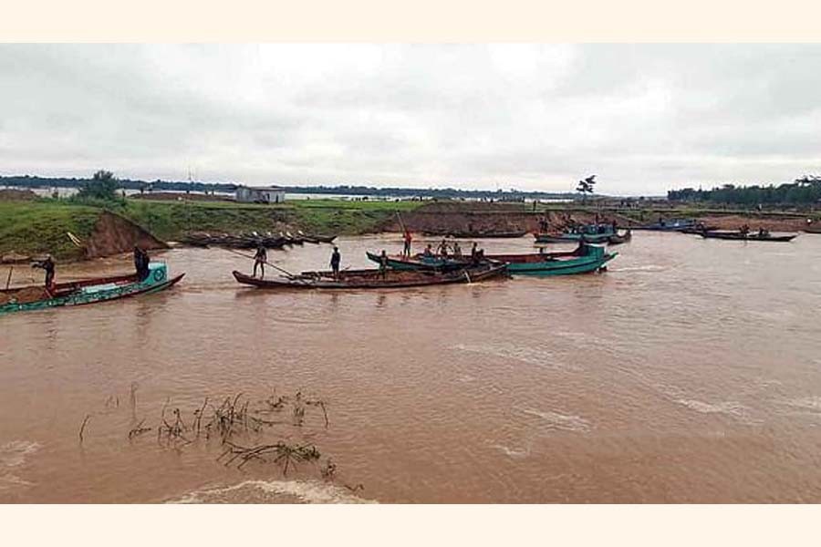 Workers busy extracting sand from the riverbed. The photo was taken from Jadukata River in Tahirpur upazila of Sunamganj district — bdnews24.com