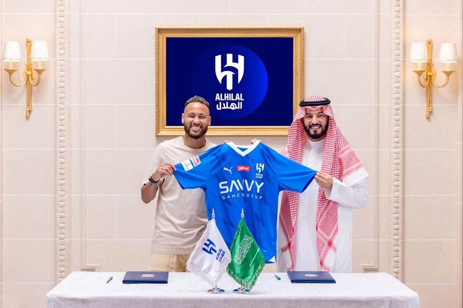 Neymar holding Al Hilal's shirt as he poses with Al Hilal President Fahd bin Saad Al-Nafel in Paris on Tuesday –Reuters photo