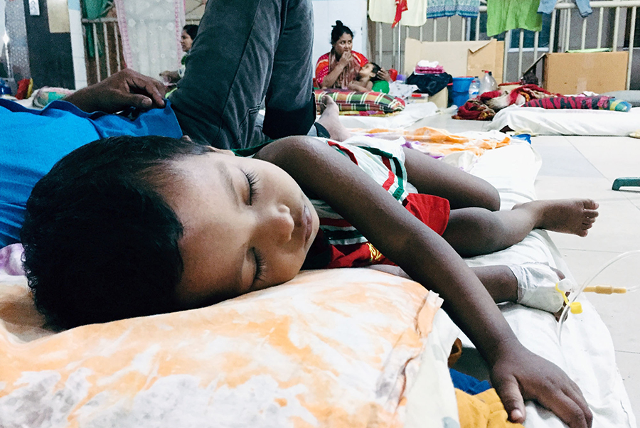 Due to a lack of empty beds at hospitals, many dengue-infected patients, including children, are undergoing treatment on the hospital floor. The photo was taken at Mugda General Hospital in Dhaka on Tuesday, Aug 24, 2023 — Focus Banga/Files