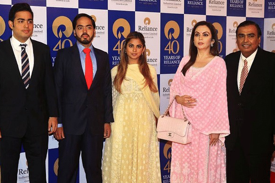 Mukesh Ambani (R), Chairman and Managing Director of Reliance Industries, poses with (from 2nd R to L) wife Nita Ambani, children Isha Ambani, Anant Ambani, and Akash Ambani before addressing the company's annual general meeting in Mumbai, India, July 21, 2017.