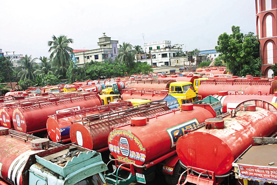 Tank lorries standing at Godnail tank terminal at Siddhirganj in Narayanganj during a strike recently —Focus Bangla file photo