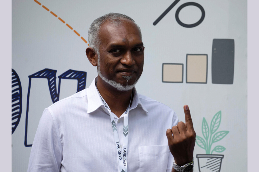 Mohamed Muizzu, Maldives presidential candidate of the opposition party, People's National Congress gestures after casting his vote at a polling station during the Maldives presidential election day in Male, Maldives September 9, 2023.