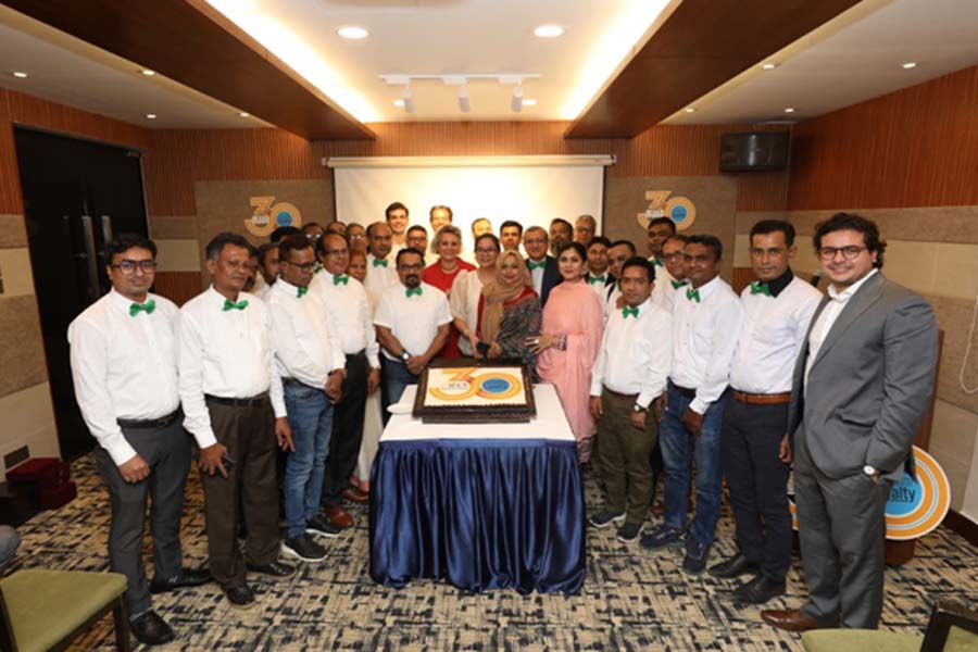 Founder and Managing Director of ORYX Bangladesh Corinne Dogra and Director Vishal Dogra pose along with dedicated ORYX team, loyal suppliers and esteemed buyers in a commemorative event recently.