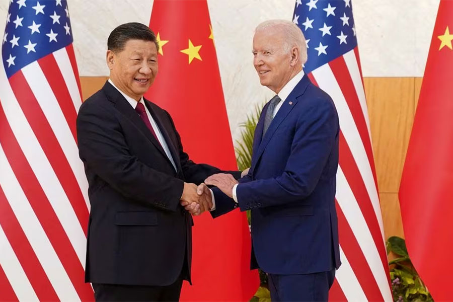 US President Joe Biden shakes hands with Chinese President Xi Jinping as they meet on the sidelines of the G20 leaders' summit in Bali, Indonesia, November 14, 2022. REUTERS/Kevin Lamarque/File Photo Acquire Licensing Rights