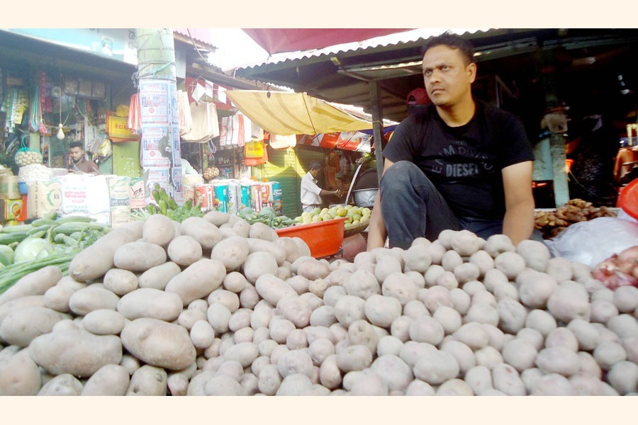 Photo shows a potato seller waiting for consumers at a vegetable market in Bogura town — FE Photo