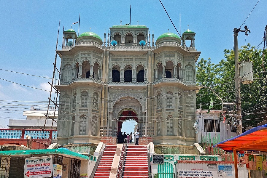 কদম রসুল দরগাহে প্রবেশ তোরণ