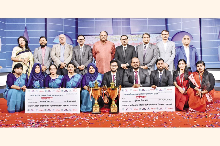 Members of the champion and runners-up teams pose with Commerce Minister Tipu Munshi, DNCRP DG AHM Shafiquzzaman and DfD Chairman Hassan Ahmed Chowdhury Kiron at the grand finale of a debate competition on Saturday.