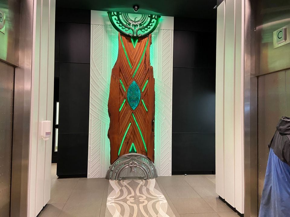 An art installation of Maori forest god Tane Mahuta is seen on display at the lobby of New Zealand's Central Bank building in Wellington, New Zealand September 22, 2021. REUTERS/Praveen Menon/File Photo